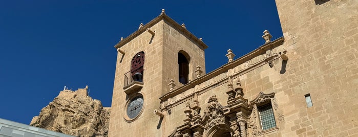 Basilica Santa Maria Alicante is one of Lugares favoritos de Bere.