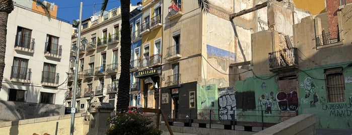 Plaza De Quijano is one of Alicante urban treasures.