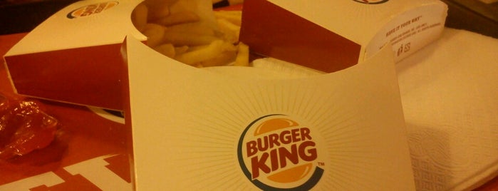 Burger King is one of Locais curtidos por Dee.