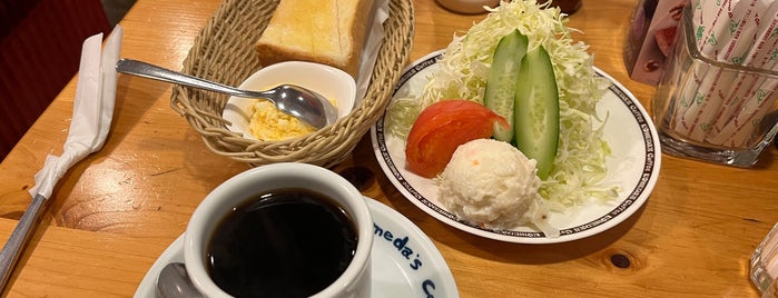 Komeda's Coffee is one of Tempat yang Disukai Hideyuki.