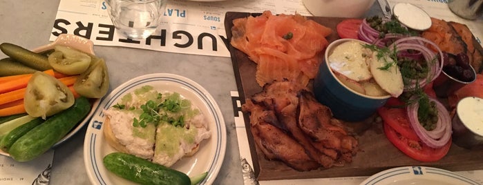Russ & Daughters Café is one of Curtisさんのお気に入りスポット.