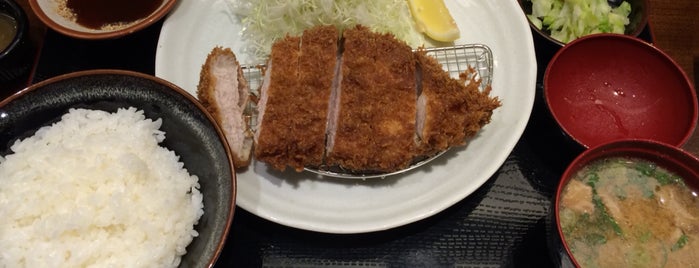 Tonkatsu Ginza Bairin is one of Curtisさんのお気に入りスポット.
