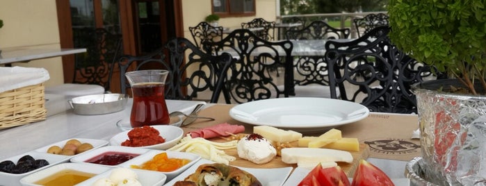 Ünal Çitfliği Restorantı is one of Posti che sono piaciuti a Fatih.