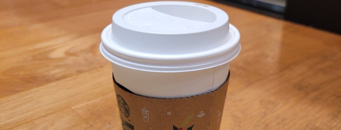 Starbucks is one of Lieux qui ont plu à 「 SAL 」.