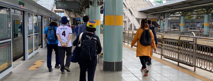 ソッス駅 is one of 서울 지하철 1호선 (Seoul Subway Line 1).