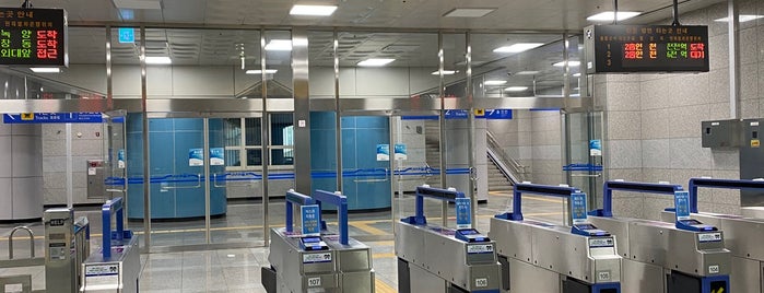 Deokgye Stn. is one of 서울 지하철 1호선 (Seoul Subway Line 1).