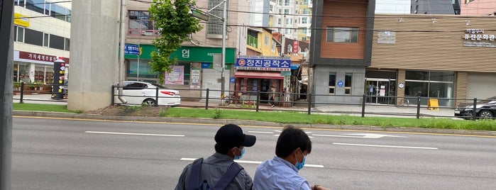 의정부 부대찌개 거리 is one of สถานที่ที่ Seung O ถูกใจ.