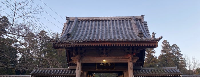 本漸寺 is one of 寺社.