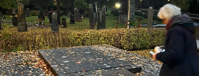 Norra begravningsplatsen is one of stchl.