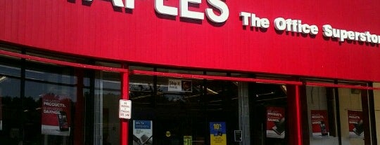 Staples is one of Meshaさんのお気に入りスポット.