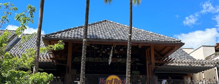 Hard Rock Cafe Honolulu is one of สถานที่ที่ David ถูกใจ.
