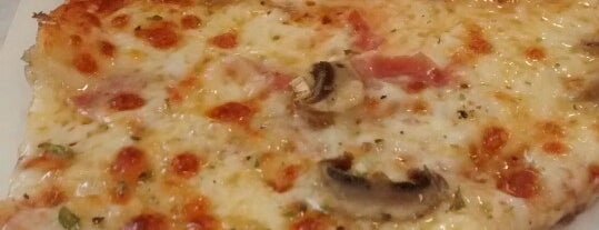 Big Slice Pizzeria is one of Lugares favoritos de Tatiana.