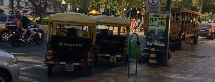 Café da Praça is one of Pocos de Caldas.