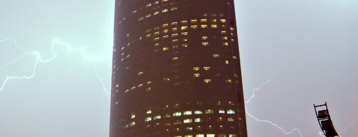 Kingdom Centre is one of いいね！.