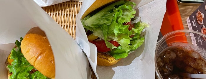 Freshness Burger is one of สถานที่ที่ norikof ถูกใจ.