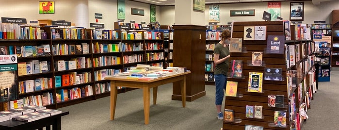 Barnes & Noble is one of LUGARES VISITADOS.
