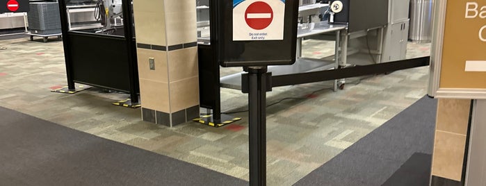 TSA Precheck is one of Lieux qui ont plu à Adr.