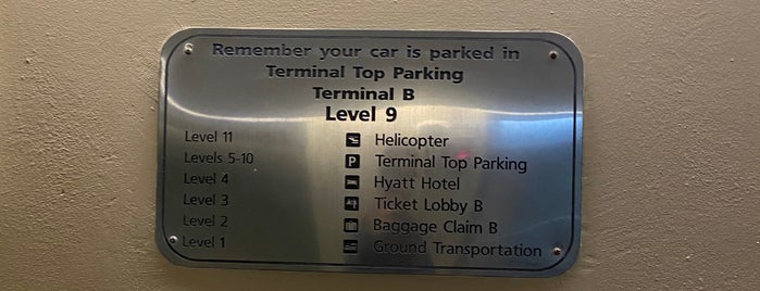 Terminal B Top Parking is one of Matt : понравившиеся места.