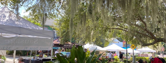 Mount Dora Marketplace is one of Lugares favoritos de Lizzie.