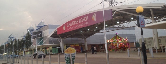 Gallions Reach Shopping Park is one of Orte, die Lewis gefallen.