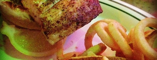 Flanigan's Seafood Bar & Grill is one of Posti che sono piaciuti a Andre.
