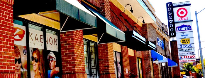 Edgewood Retail District is one of Lugares favoritos de Elisa.