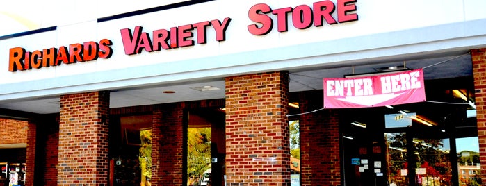 Richards Variety Store is one of Orte, die Chia gefallen.