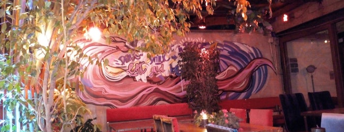Red Luxury Bar is one of Locais salvos de Cristian.