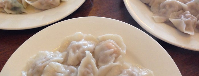 Palace Dumplings is one of Lugares favoritos de Red & Brown.