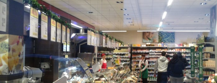 SPAR Supermarket is one of Okolo.