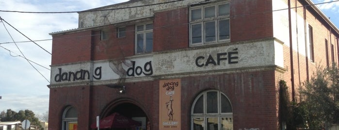 Dancing Dog Café is one of Tempat yang Disukai Dean.