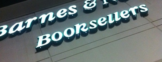 Barnes & Noble is one of Bruna 님이 좋아한 장소.