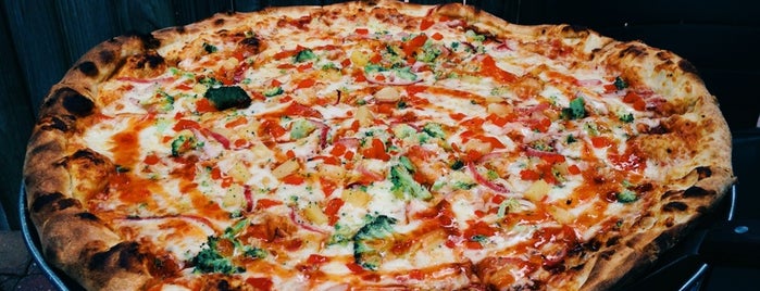 Momo's Pizza is one of Tally Favorites.