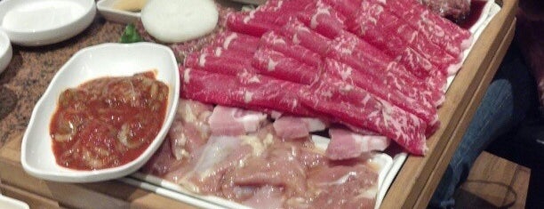 Surah Korean BBQ & Sushi is one of KENDRICK 님이 저장한 장소.