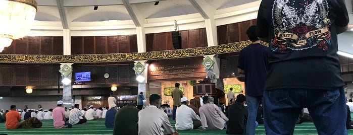 State Mosque (Masjid Negeri) is one of Masjid & Surau, MY #2.