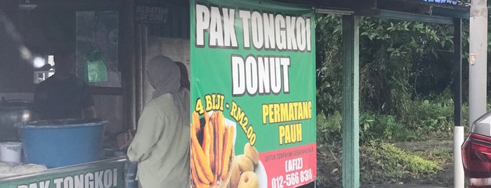 Pak Tongkoi Donut is one of Makan @ Utara #10.