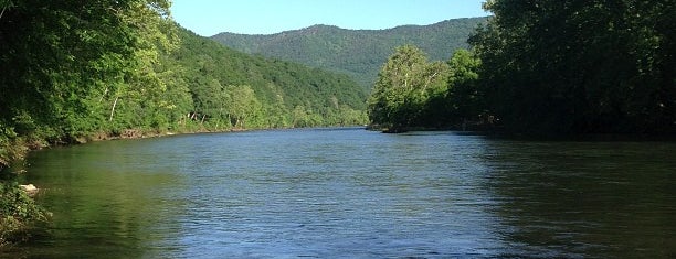 Shenandoah River State Park is one of Tempat yang Disukai Fawzan.