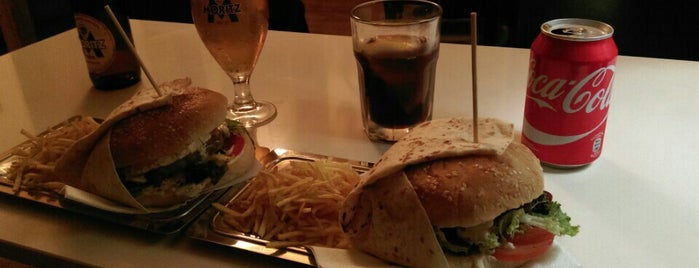 VadeburG is one of We Love Veggie Burgersさんの保存済みスポット.