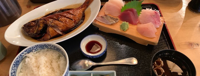 伊豆鮮魚商 まるたか is one of Lieux qui ont plu à Kotaro.