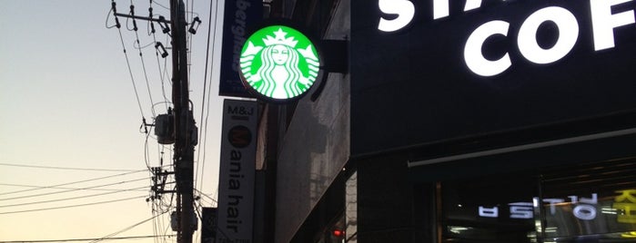 Starbucks is one of Orte, die JuHyeong gefallen.