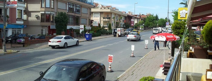 Florya Caddesi is one of สถานที่ที่ Mehmet Vedat ถูกใจ.