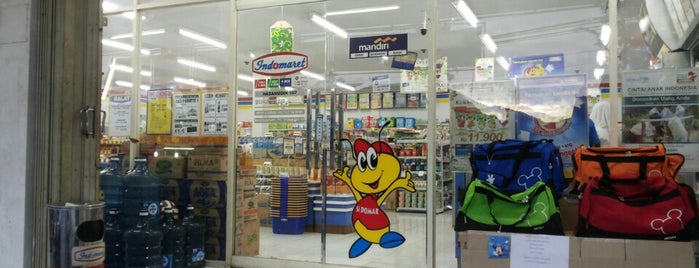 Indomaret is one of Chloeさんのお気に入りスポット.