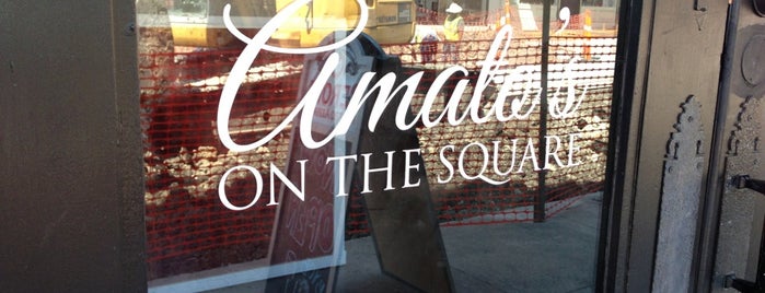 Amato's On The Square is one of สถานที่ที่ Roberto ถูกใจ.