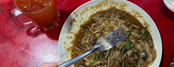 Char Kuey Tiaw Dataran Ipoh is one of Favorite Food.