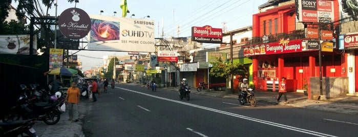 Bubur Ayam Jakarta gerobak ijo is one of Jogja cemil.