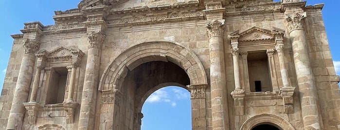 Hadrian's Arch is one of Lugares favoritos de Dirk.
