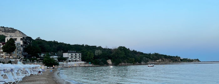 Balchik city beach (Городской пляж Балчика) is one of Плажове.