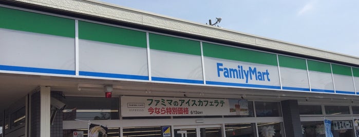 FamilyMart is one of 知多半島内の各種コンビニエンスストア.