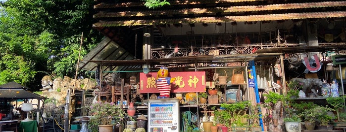 Junkie's Corner is one of Micheenli Guide: Genuine Antique Shops, Singapore.
