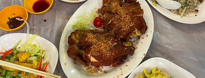 Gi Kee Restaurant is one of Alina's Saved Places.